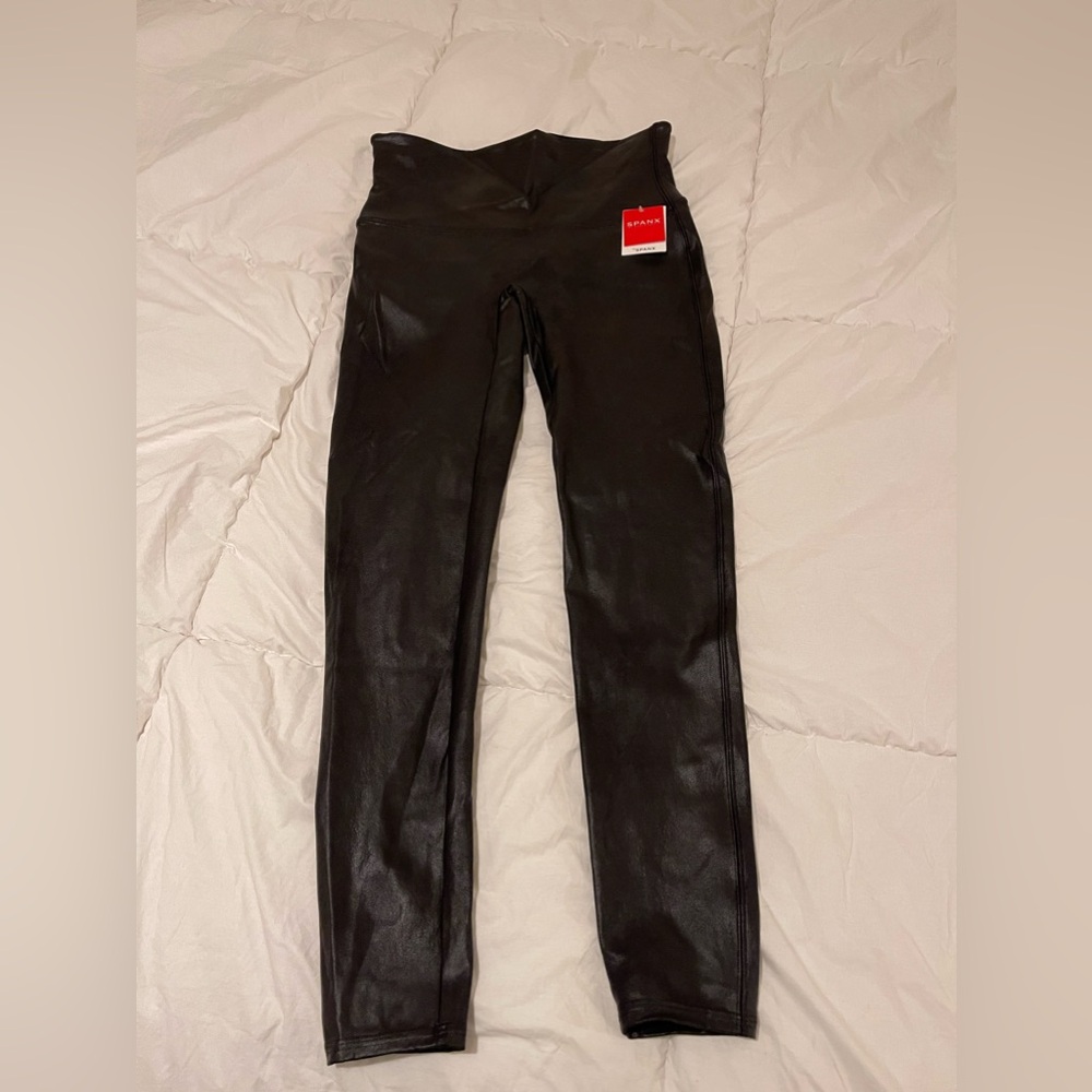 SPANX FAUX LEATHER LEGGINGS XL SIZE .